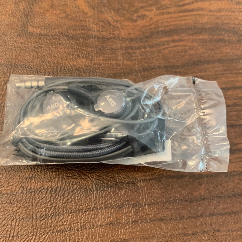 NEW never used Samsung stereo headset earbuds